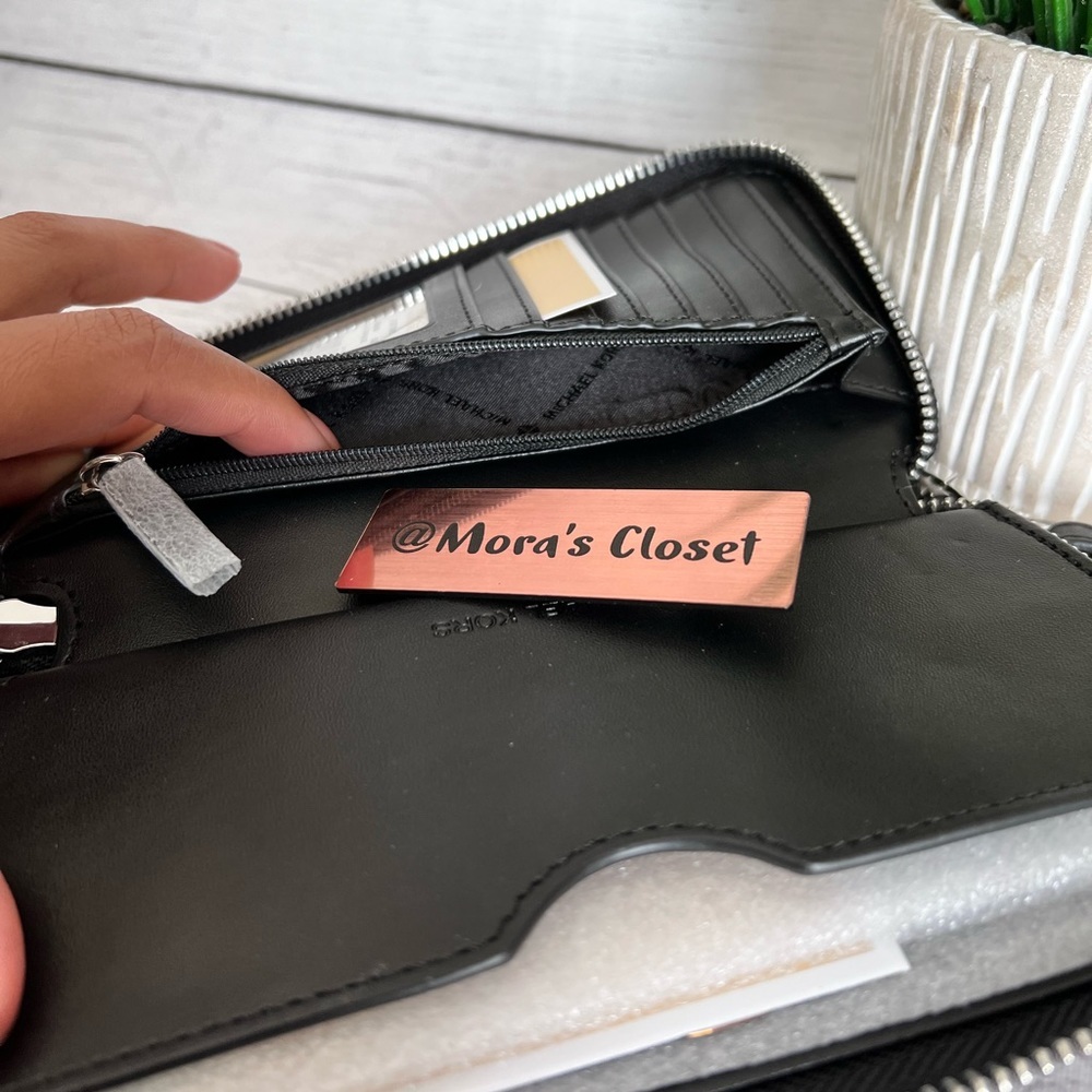 Michael Kors Wallet - Picture 7 of 7